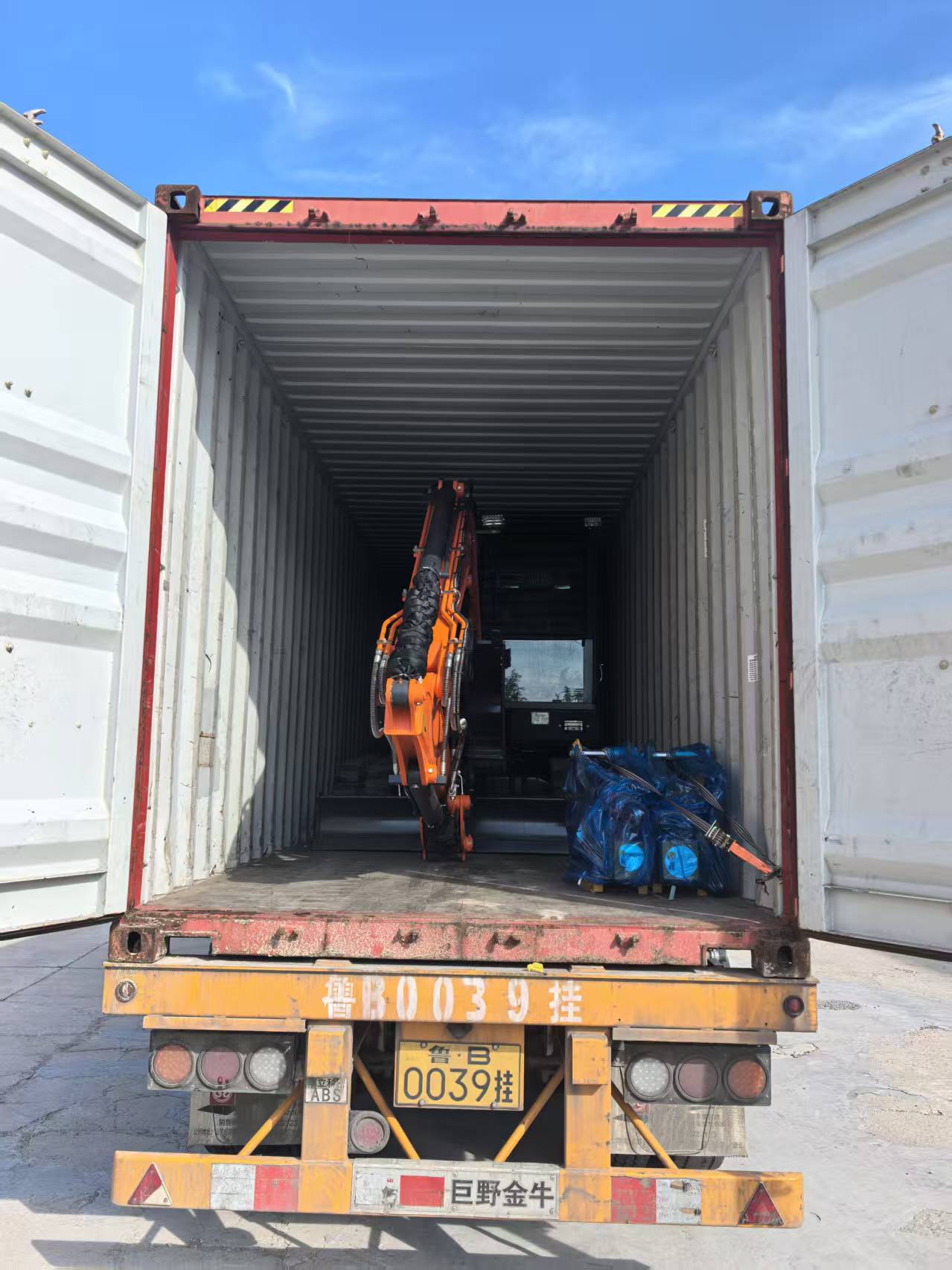 6.5t တူးဖော်နှစ်ခုကိုစေလွှတ်လိုက်ပြီ