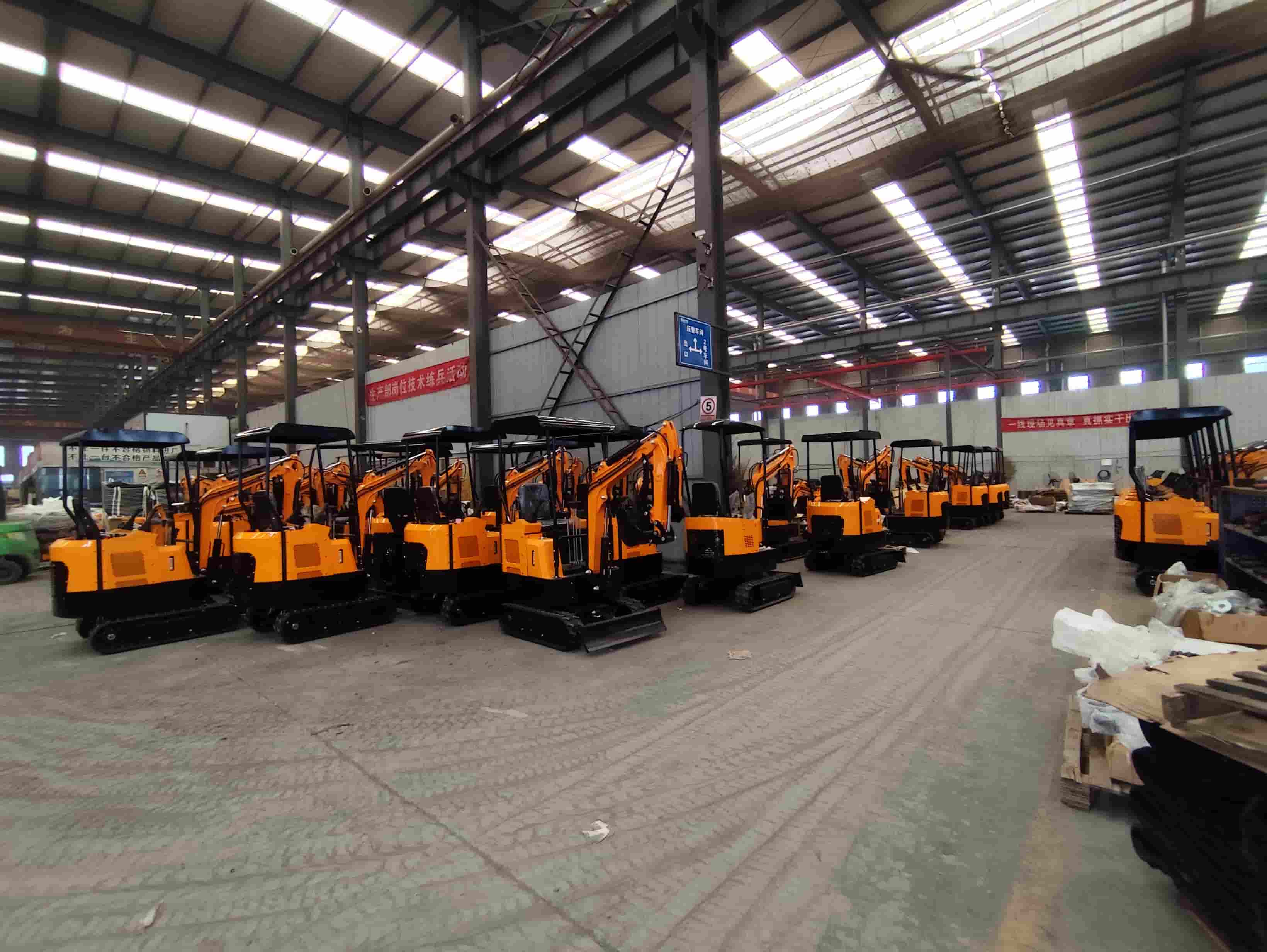 Glorymax ၏ အသေးစား excavator များသည် နိုင်ငံရပ်ခြား အမှာစာများ တဖြည်းဖြည်း တိုးလာသောကြောင့် ထုတ်လုပ်မှုလိုင်းများသည် လှုပ်ရှားမှုများဖြင့် စည်ကားလျက်ရှိသည်။